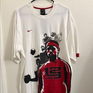 Vintage Nike LeBron James White and Red Graphic Men's Tee